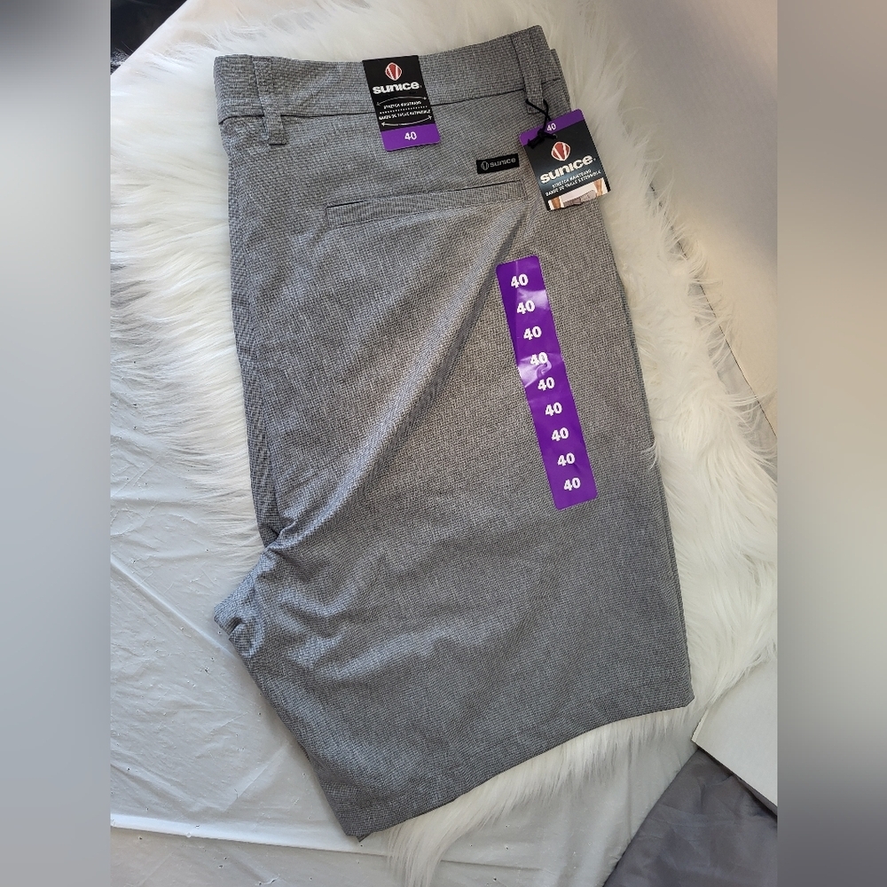 NEW- Sunice Light Gray Men's Flat Front Shorts, Size 40